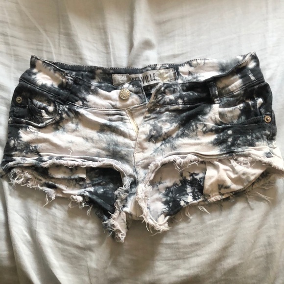 RARE tie-dye black & white Brandy Melville shorts - Picture 1 of 4